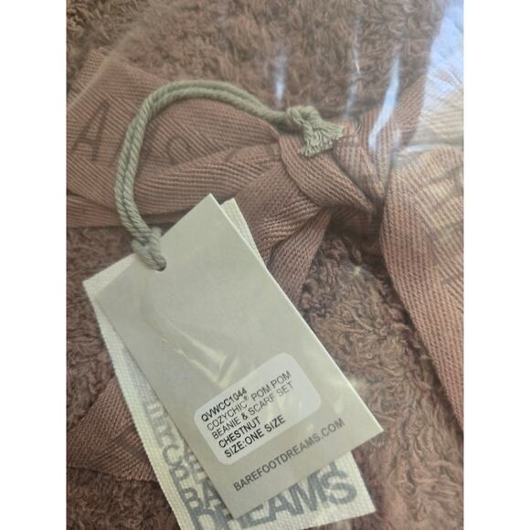 Barefoot Dreams Cozy chic Pom-Pom Beanie & Scarf Set Chestnut Brown NWT - Picture 3 of 3